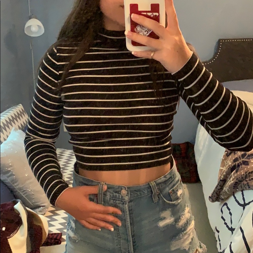 long sleeve crop top